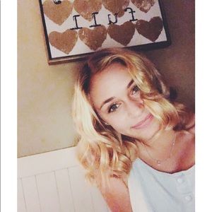 Meet your Posher, Chloe